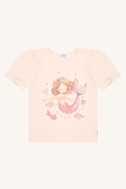 Hust&Claire Alma Mermaid T-Shirt in Quartz aus Baumwolle mit Meerjungfrauen-Motiv, Vorderansicht, Bärechind Winterthur Zürich Schweiz.
