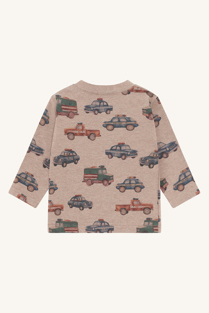 Rückansicht des Hust&Claire Anton Longsleeves mit Polizeiauto-Print, erhältlich im Bärechind Winterthur, Zürich Schweiz