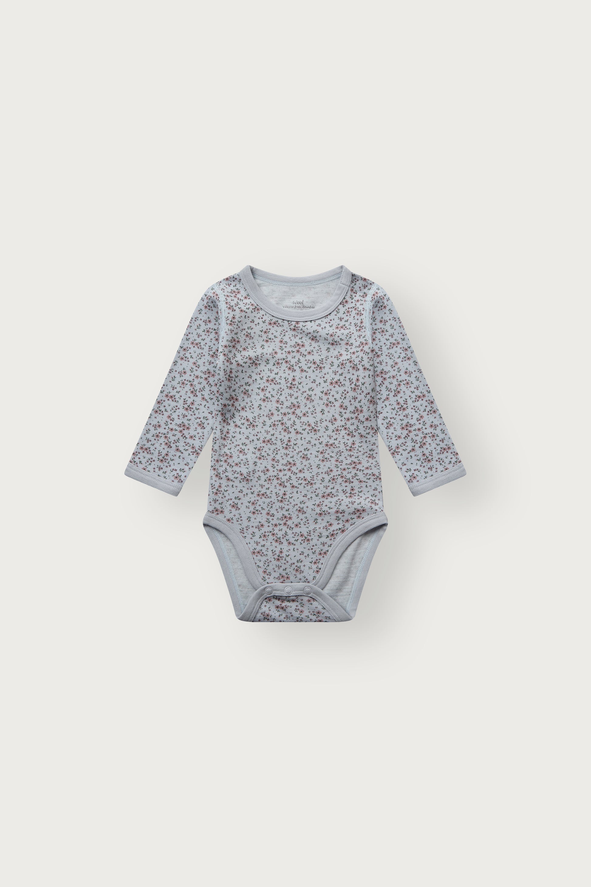Baloo Merino/Bambus Langarmbody mit Blumenprint in A Bit Blue, Vorderansicht