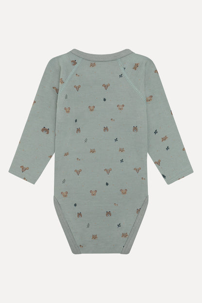 Rückansicht des Baloo Wickelbodys mit Waldtierprint in Slate green