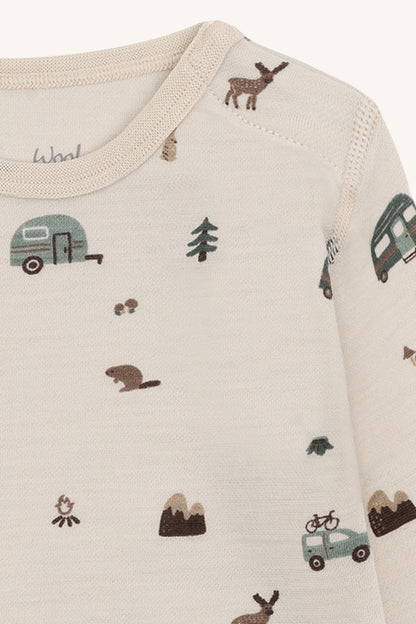 Bärechind Langarmbody von Hust & Claire mit Campingprint, Detailansicht