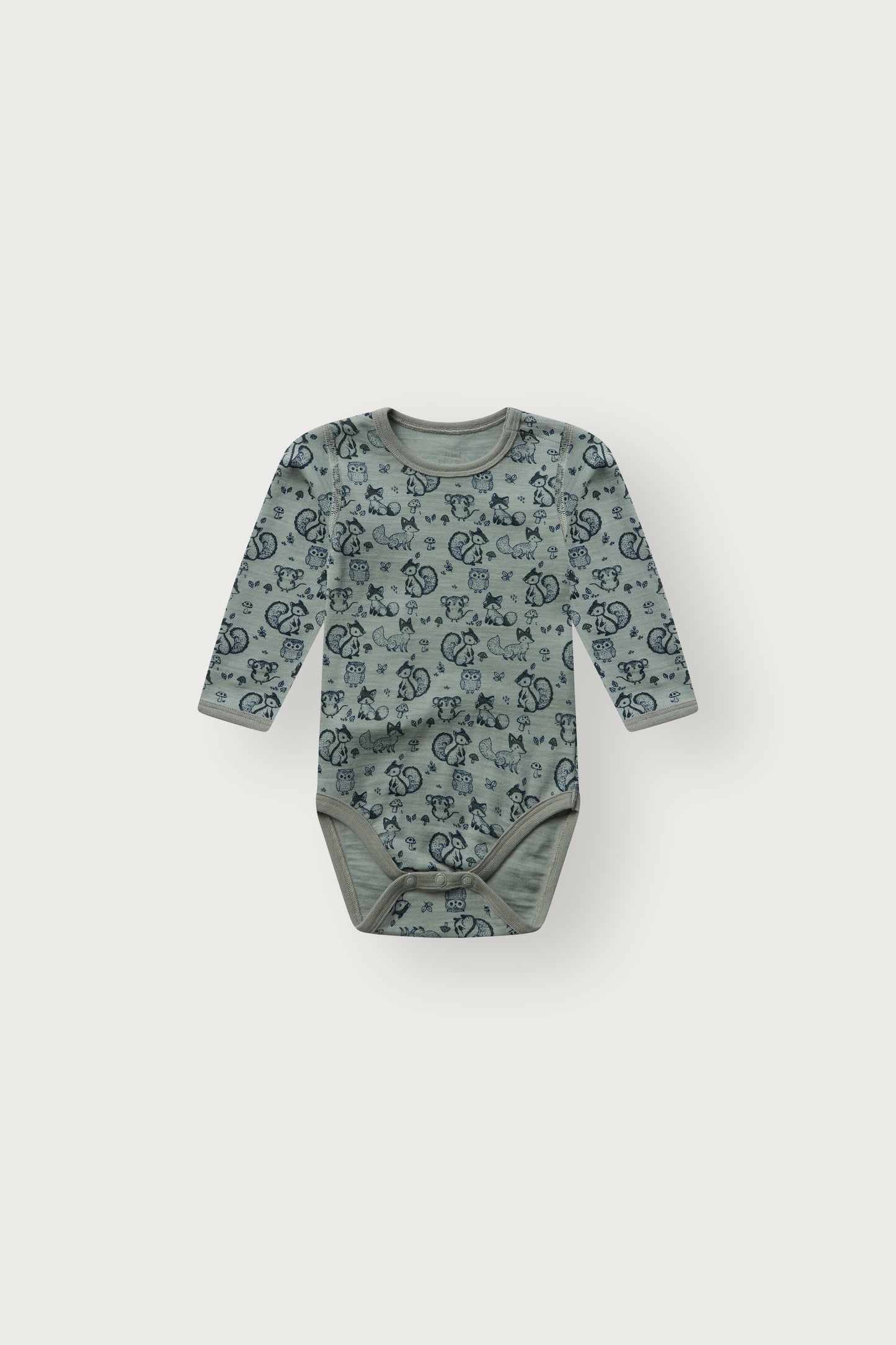 Bo Merino Langarmbody mit Waldtierprint in Slate Green, Vorderansicht
