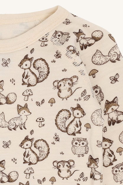 Bärechind Hust & Claire Bo Wickelbody, Detailansicht Waldtierprint