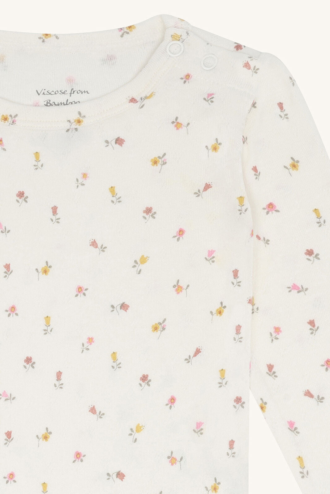 Detailaufnahme vom Hust & Claire Buller Bambus Body mit Blumenmuster bei Bärechind Winterthur, Zürich, Schweiz.