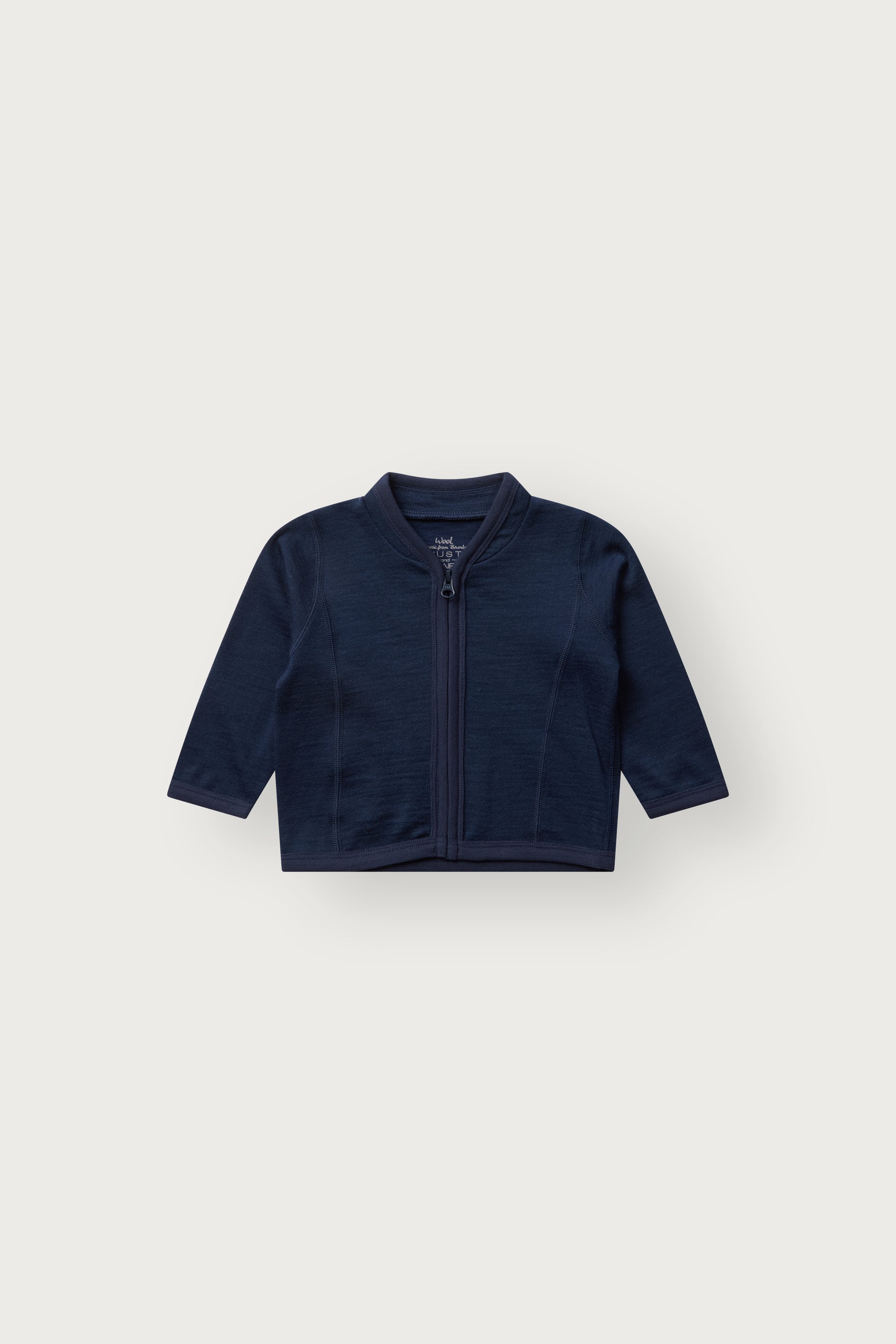 Kind trägt die Camil Wolljacke von Hust & Claire in Blues, Vorderansicht
