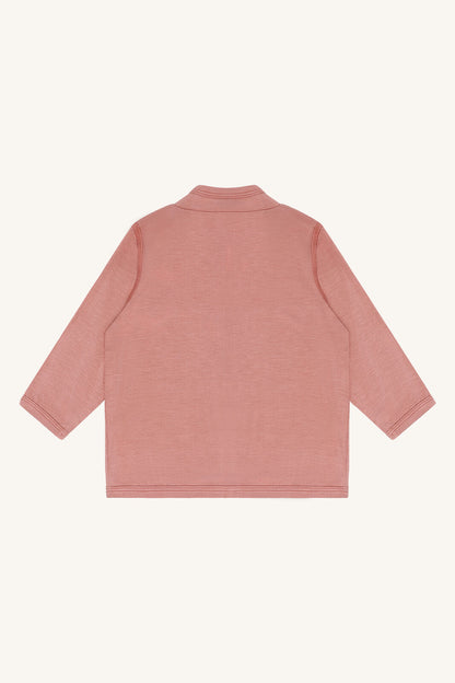 Rückseite des Hust & Claire Curd Bambus Jäckchens in Old Rose bei Bärechind Winterthur, Zürich, Schweiz.