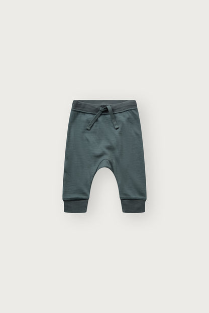 Gaby Hose von Hust & Claire in Balsam Green, Vorderansicht