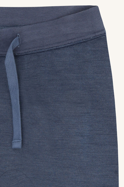 Detailaufnahme der Gaby Hose von Hust & Claire in Vintage Indigo, bei Bärechind