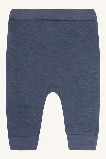 Rückansicht der Gaby Hose in Vintage Indigo mit elastischem Bund