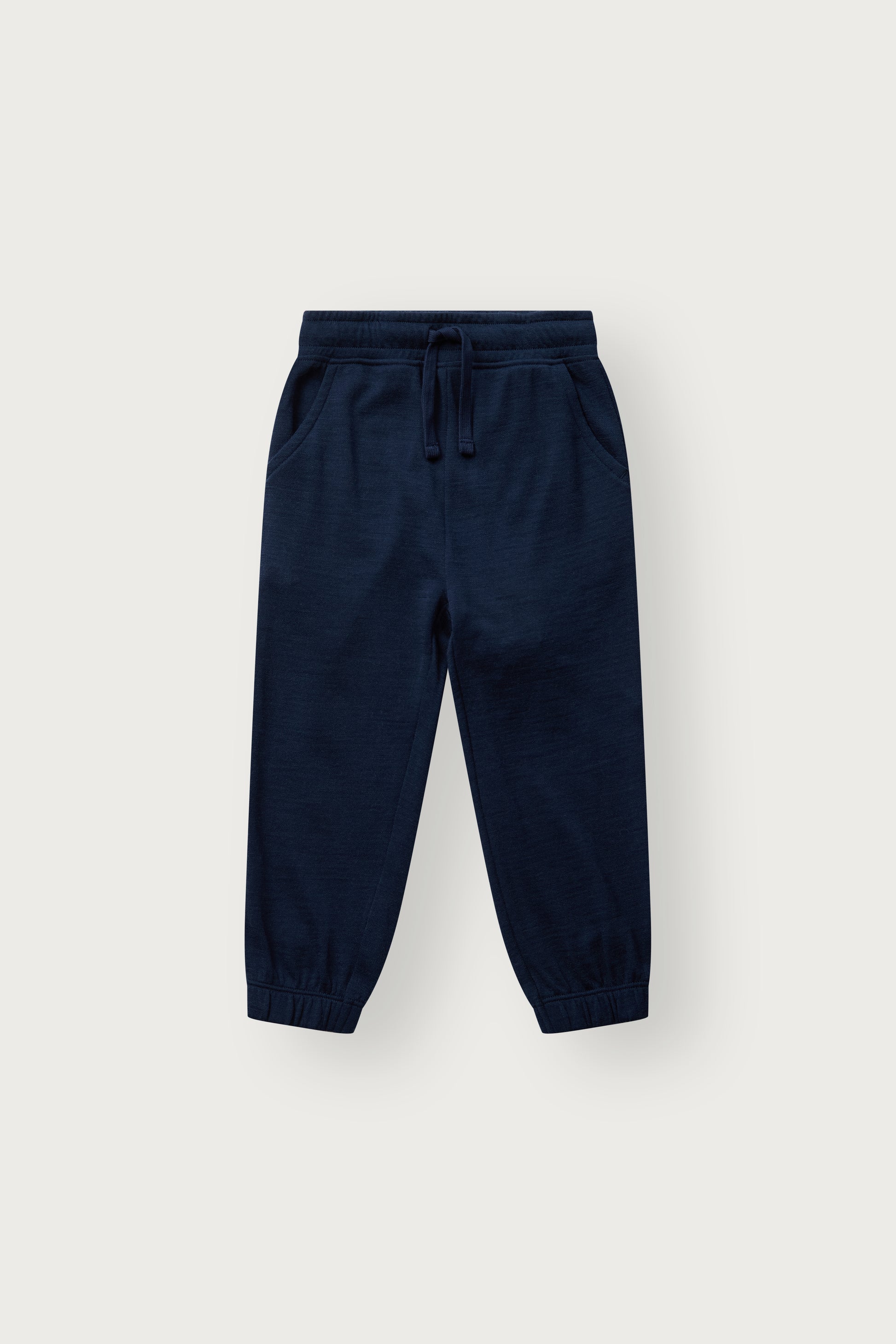 Kind trägt die Galon Trainerhose von Hust & Claire in Blues, Vorderansicht