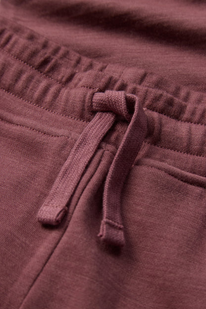 Detailaufnahme des Bunds der Galon Trainerhose von Hust & Claire, bei Bärechind