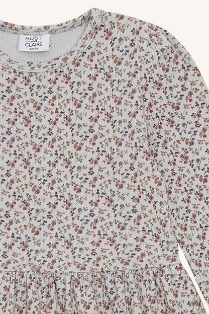 Detailaufnahme des floralen Musters am Hust&Claire Kleid Donna aus Bio-Baumwolle, erhältlich im Bärechind Winterthur, Zürich Schweiz