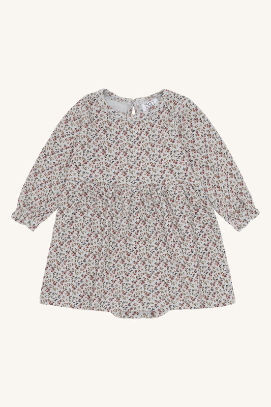 Kinderkleid Kristi Little Roses von Hust&Claire in Hellblau mit zartem Rosenmuster, erhältlich im Bärechind Winterthur, Zürich Schweiz