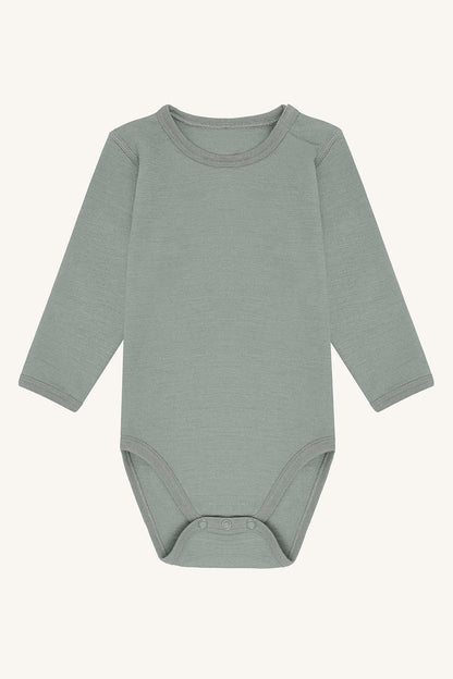 Merino Babybody von Hust & Claire in Slate Green, Vorderansicht