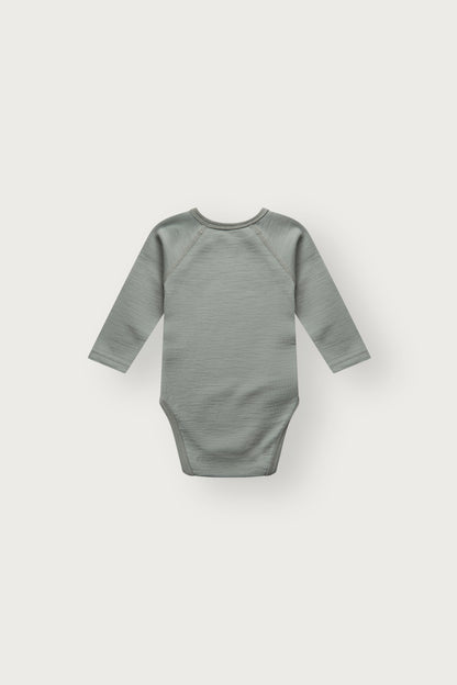Wickelbody aus Merinowolle für Neugeborene, Rückansicht in Slate Green