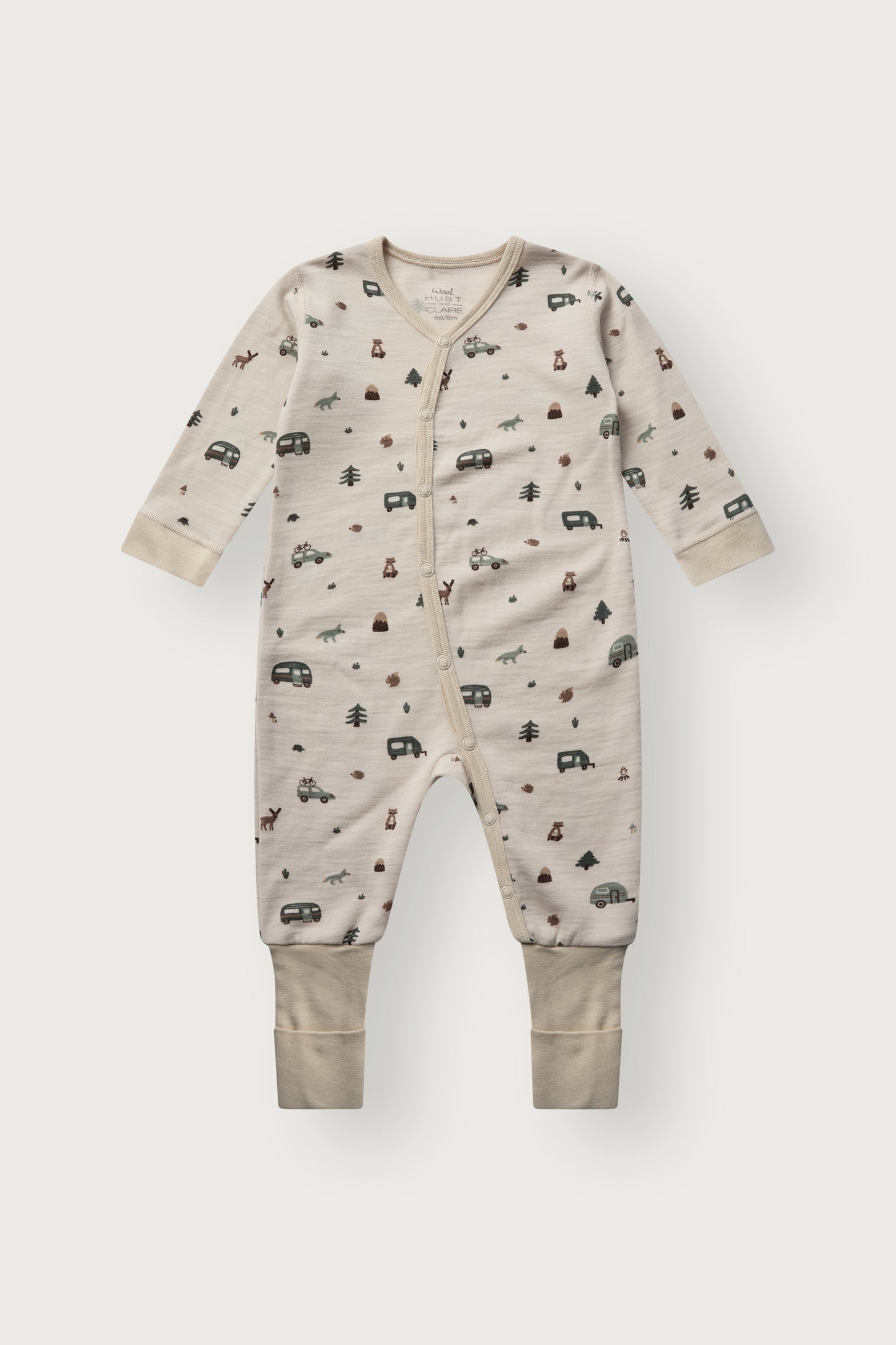 Mobi Merino Strampler von Hust & Claire mit Campingprint in French Oak, Vorderansicht