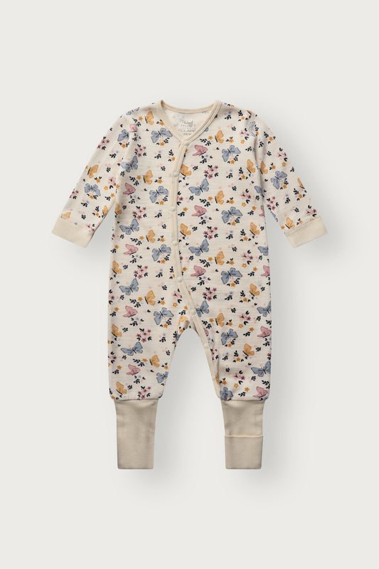 Mobi Merino Strampler von Hust & Claire mit Schmetterlingsprint in Off White, Vorderansicht