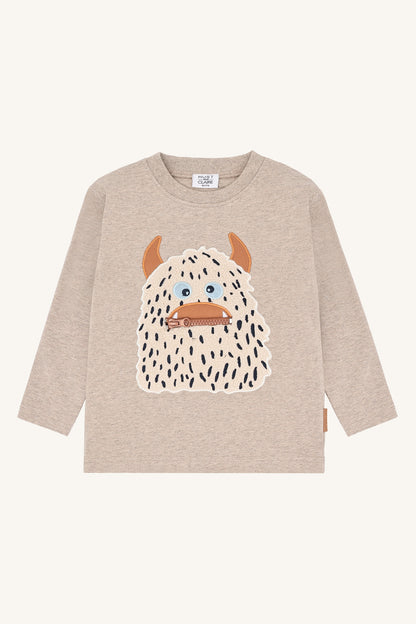 Beiger Kinderpullover mit Monster-Motiv von Hust&Claire, aus Bio-Baumwolle, erhältlich im Bärechind Winterthur, Zürich Schweiz.