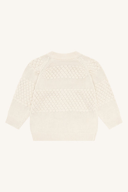 Rückansicht vom Hust&Claire Strickjäckchen aus Baumwolle – Baby Jäckchen bei Bärechind Winterthur, Zürich, Schweiz