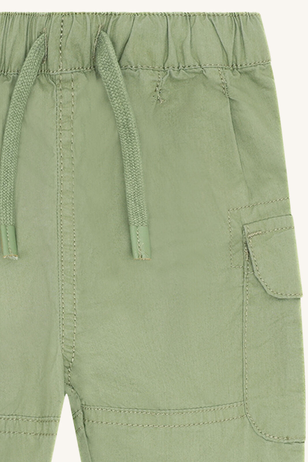 Cargo-Tasche Detail der Hust&Claire Tue Hose, leichte Sommerhose bei Bärechind Winterthur Zürich Schweiz.