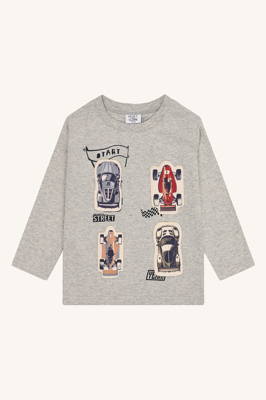 Hust&Claire Baumwollshirt in Grau mit Rennwagen-Motiv, erhältlich bei Bärechind in Winterthur, Zürich, Schweiz.