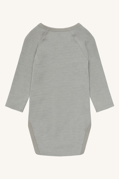 Hust&Claire Wollbody in Grau flachliegend – nachhaltige Merinowolle bei Bärechind Winterthur Zürich Schweiz