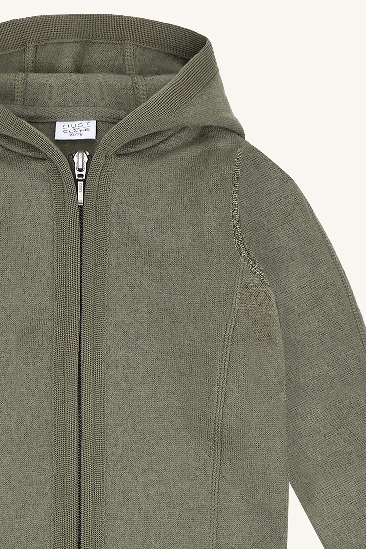 Detailansicht der Hust&Claire Ebba Wollwalk Jacke mit Kapuze und Reissverschluss bei Bärechind Winterthur, Zürich, Schweiz.