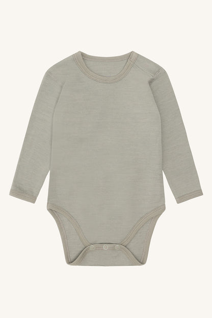 Hust&Claire Wollbody in Grau mit langen Ärmeln – weiche Merinowolle, erhältlich bei Bärechind Winterthur Zürich Schweiz