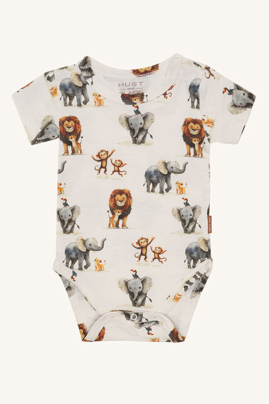 Hust&Claire Billy Zoo Body Stocking in Ivory mit Tier-Alloverprint, Vorderansicht, im Bärechind Winterthur Zürich Schweiz.