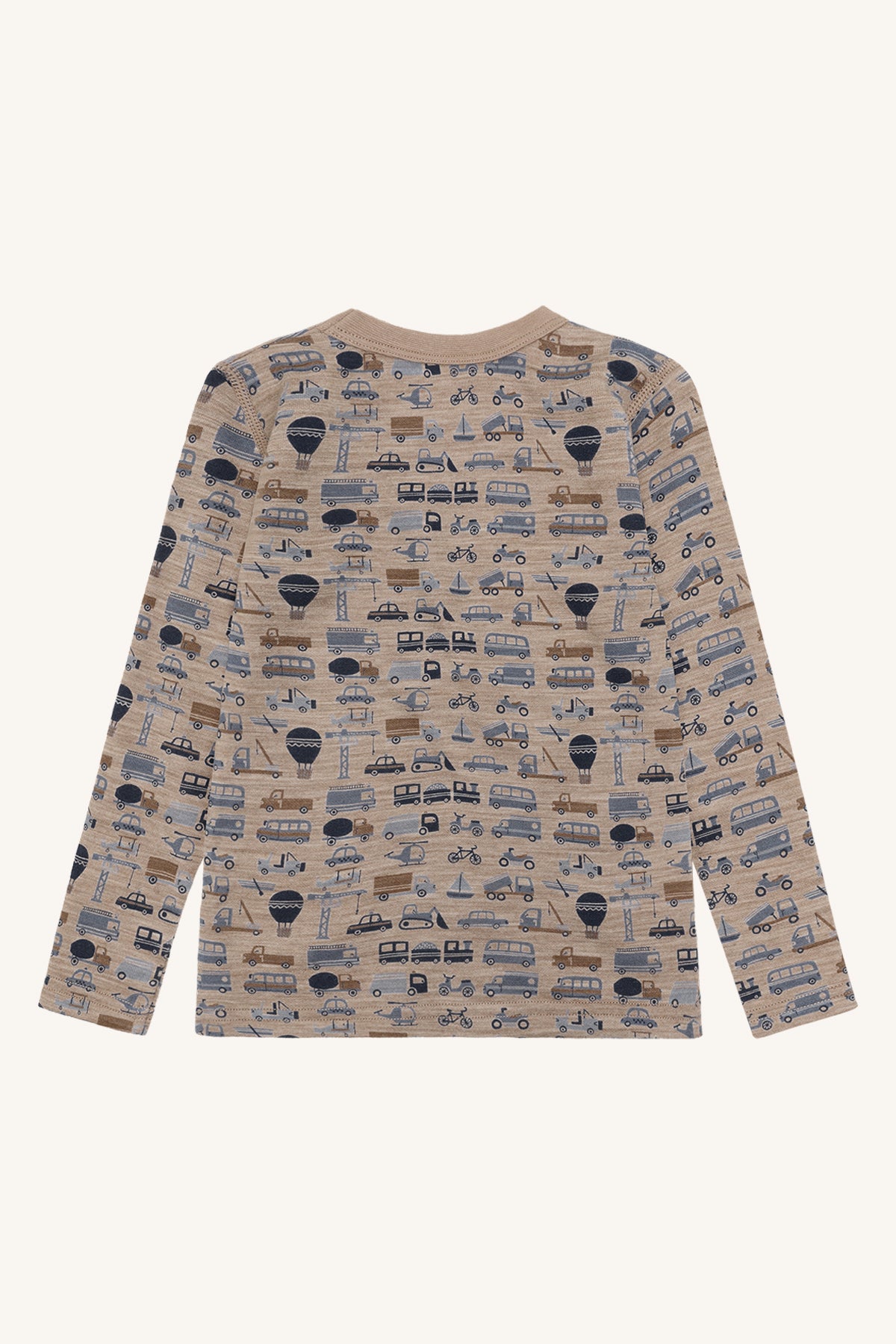 Rückansicht des Hust&Claire Langarmshirts mit buntem Fahrzeugdruck in Biscuit
