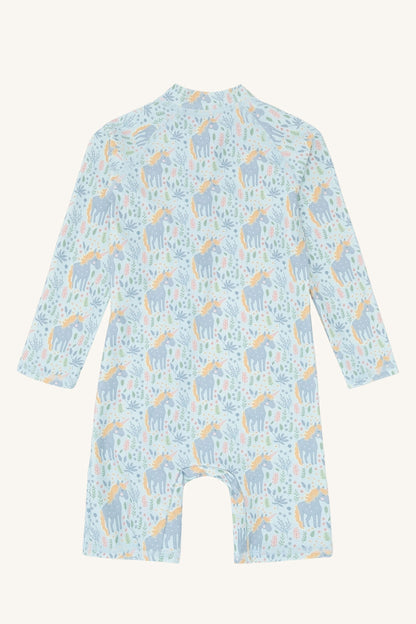 Rückansicht des Hust&Claire Badeanzugs mit Einhornmotiv und UV-Schutz, Bärechind Winterthur, Zürich, Schweiz.