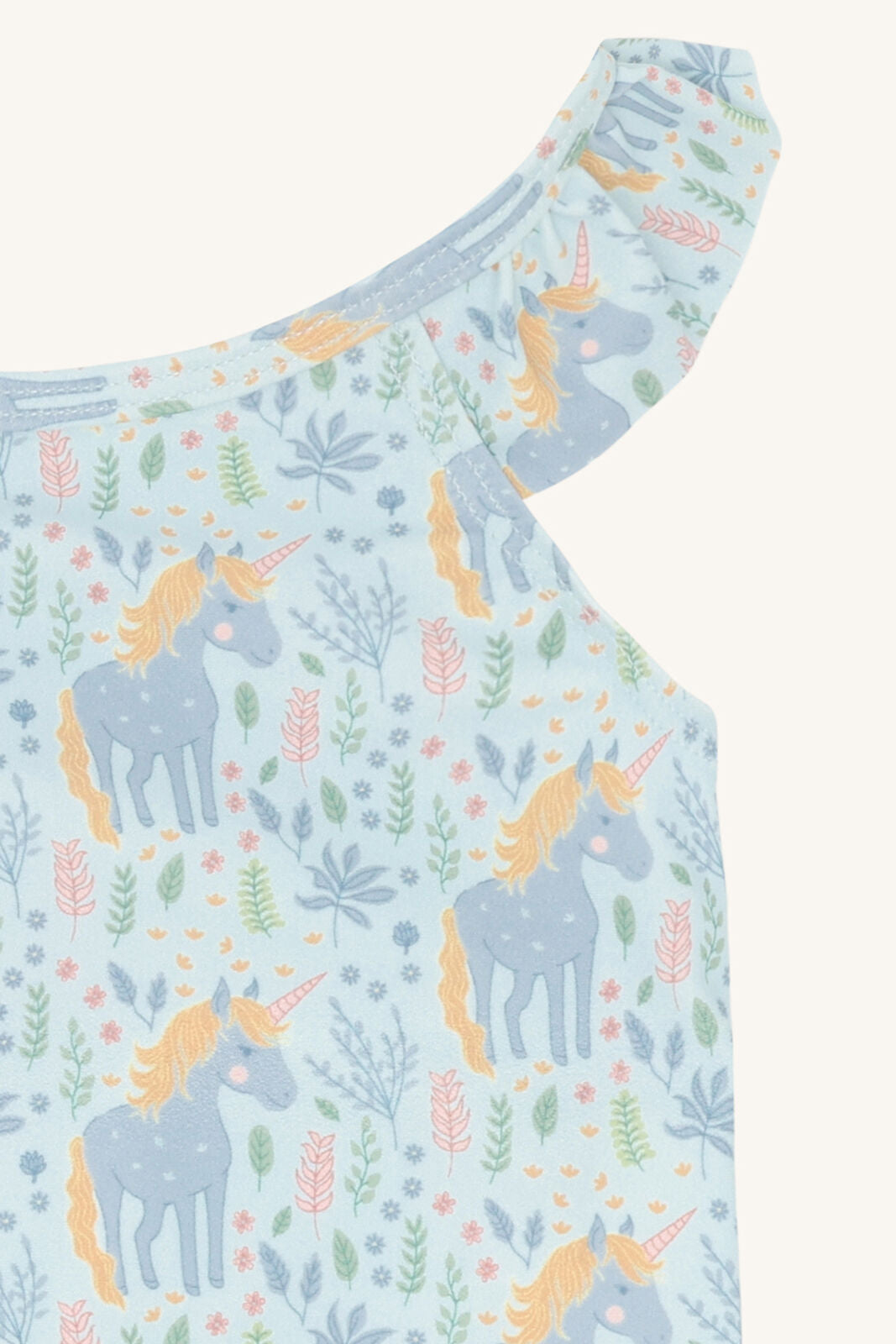 Detailansicht des Einhorn Prints auf dem Madiken Badeanzug von Hust&Claire, Bärechind Winterthur, Zürich, Schweiz.