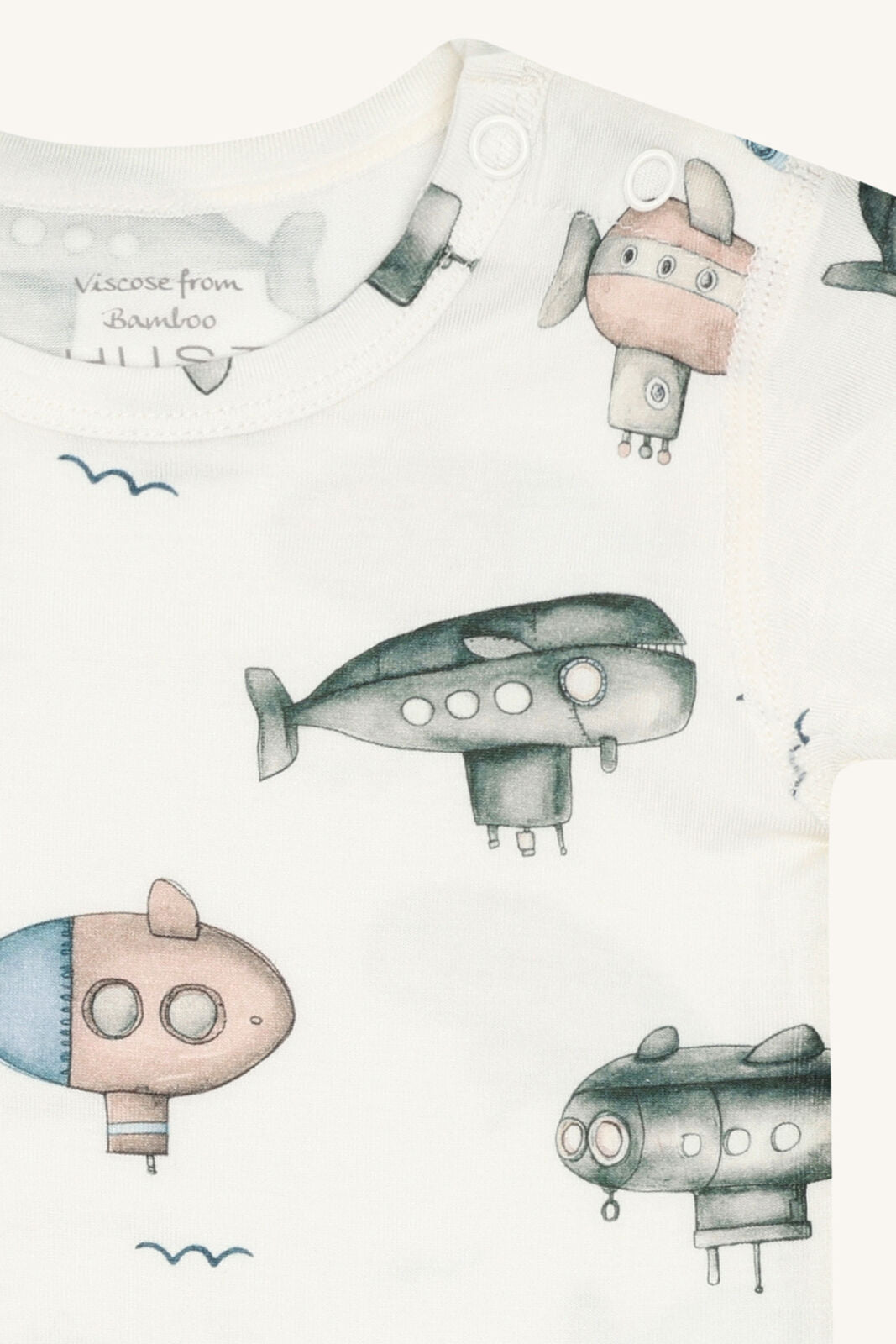 Detailansicht des U-Boot Prints auf dem Bambus Body Buller von Hust&Claire, Bärechind Winterthur, Zürich, Schweiz.