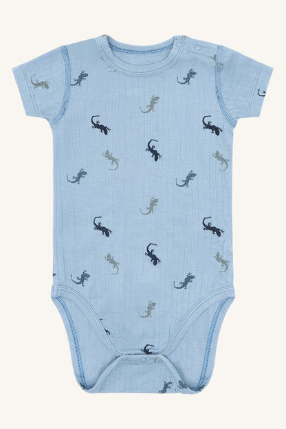 Bambus Body Buller von Hust&Claire in Hellblau mit Eidechsenmuster, Vorderansicht, Bärechind Winterthur, Zürich, Schweiz.