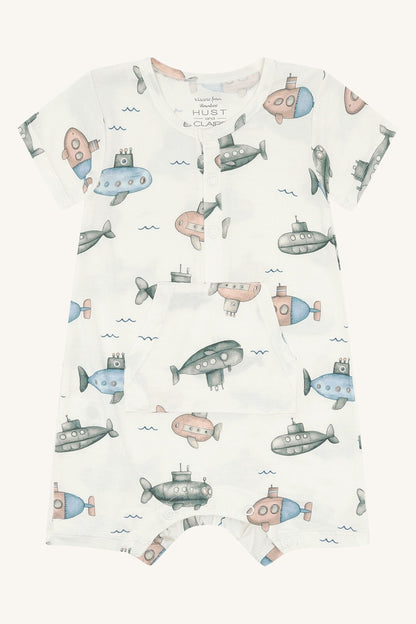 Bambus Strampler Milu von Hust&Claire mit U-Boot Print, Vorderansicht, Bärechind Winterthur, Zürich, Schweiz.