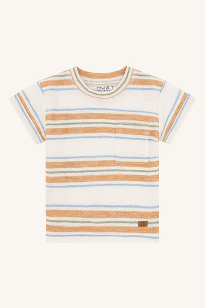 Anton Baumwoll T-Shirt von Hust&Claire mit Streifenmuster in Naturtönen, Bärechind Winterthur, Zürich, Schweiz.