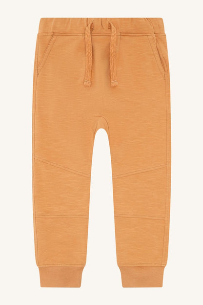 Georg Baumwollhose von Hust&Claire in Biscuit, Vorderansicht, Bärechind Winterthur, Zürich, Schweiz.