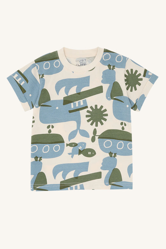 Baumwollshirt Anton von Hust&Claire mit Wal-, U-Boot- und Pelikanprint in Blau und Grün, Bärechind Winterthur, Zürich, Schweiz.