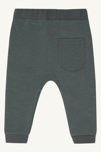 Jogginghose aus gebürsteter Bio-Baumwolle, ideal als Übergangshose mit Strumpfhose darunter