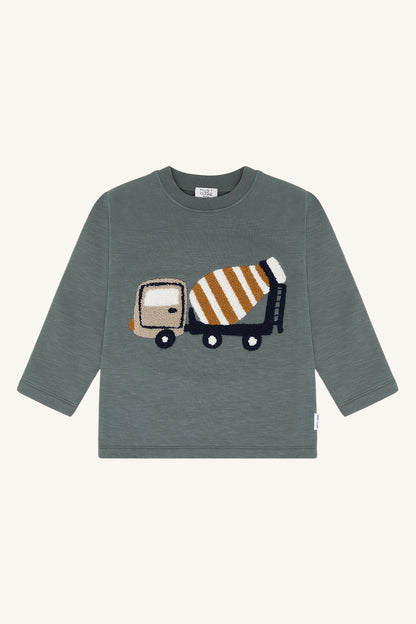 Langarmshirt aus Bio-Baumwolle mit gesticktem Betonmischer, geeignet für aktive Kindertage