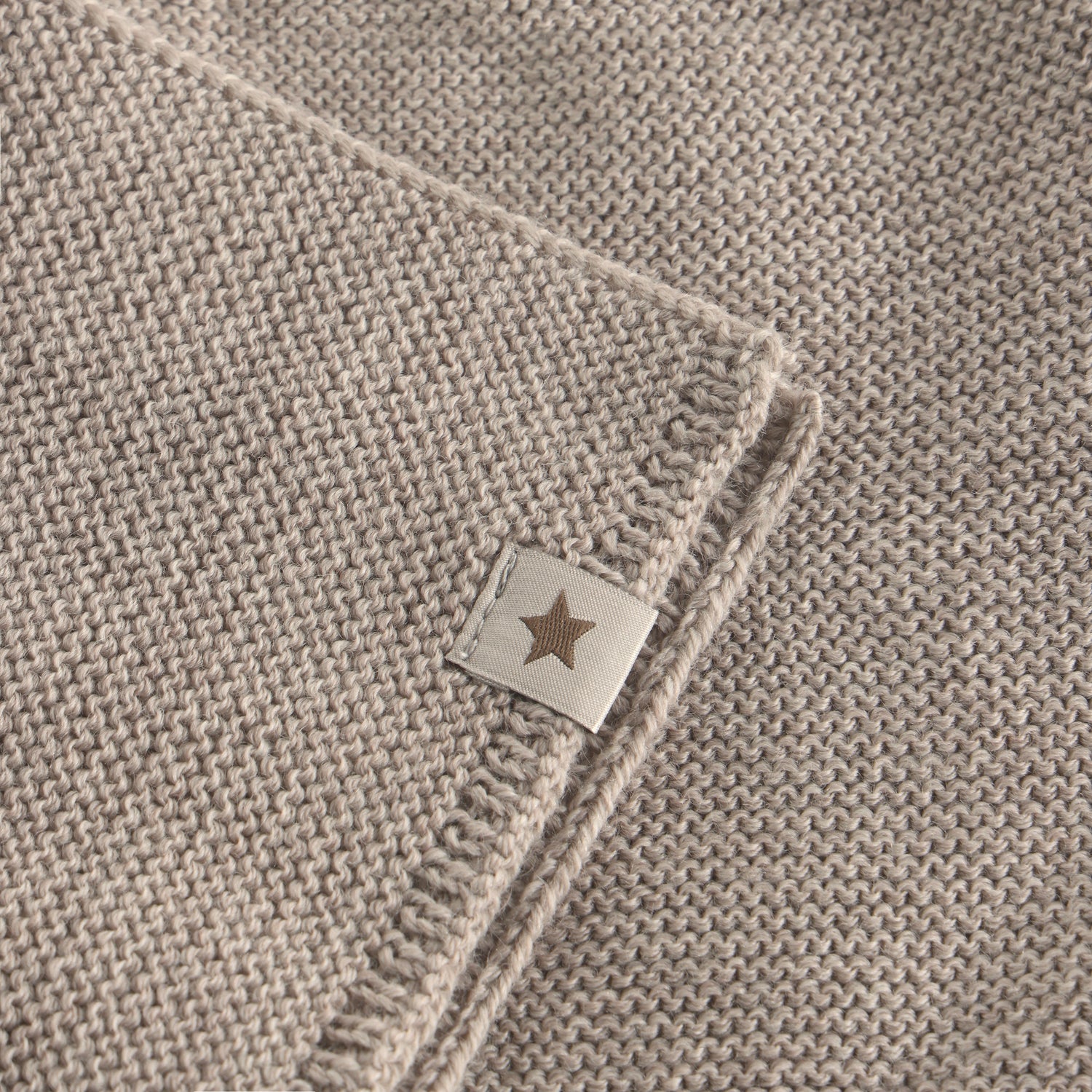Detailansicht des gestrickten Merino Halswärmers aus dem Bärechind Sortiment