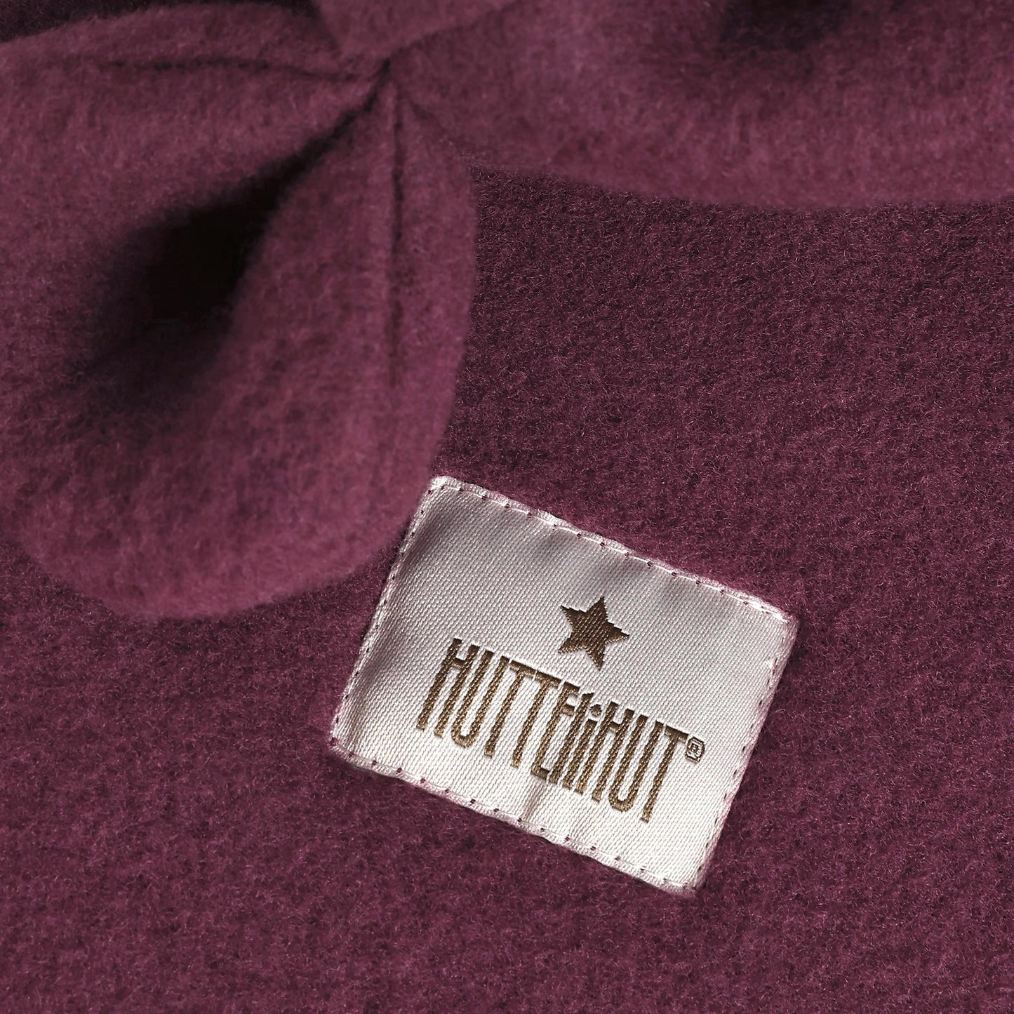 Merino Schlupfmütze mit Bärenohren von Huttelihut, Detailansicht aus dem Bärechind Sortiment