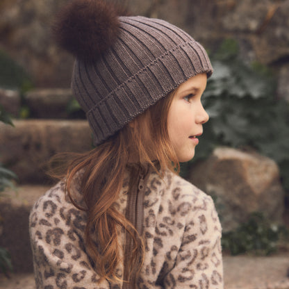 Merino Wollfleece Jacke mit Leopardenprint von Huttelihut, Tragebild aus dem Bärechind Sortiment
