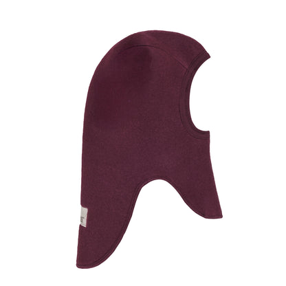 Seitenansicht der Merino Wollfleece Schlupfmütze in Burgundy