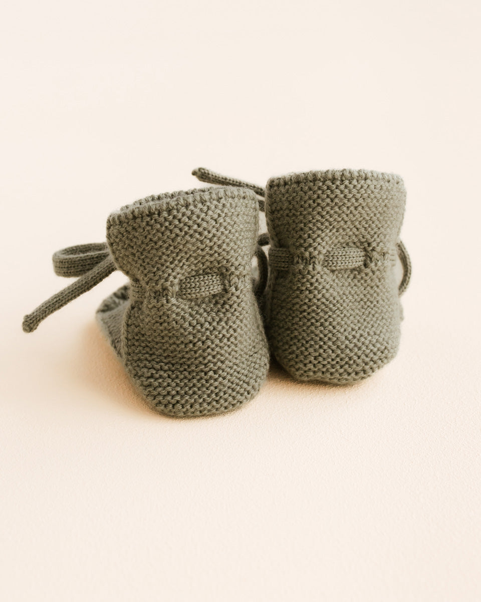 Hvid Baby Strickschuhe Booties in Artichoke als Paar