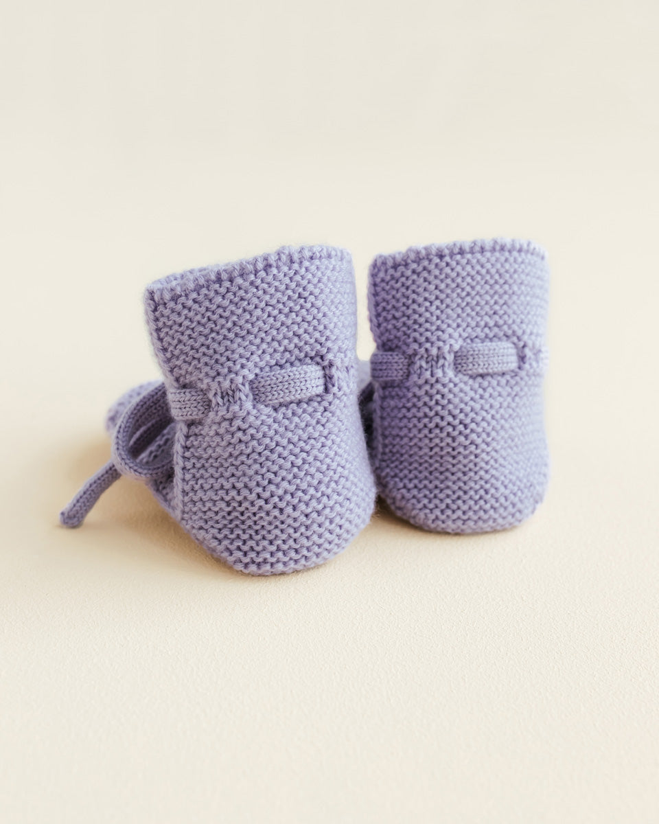 Hvid Baby Strickschuhe Booties in Lilac als Paar