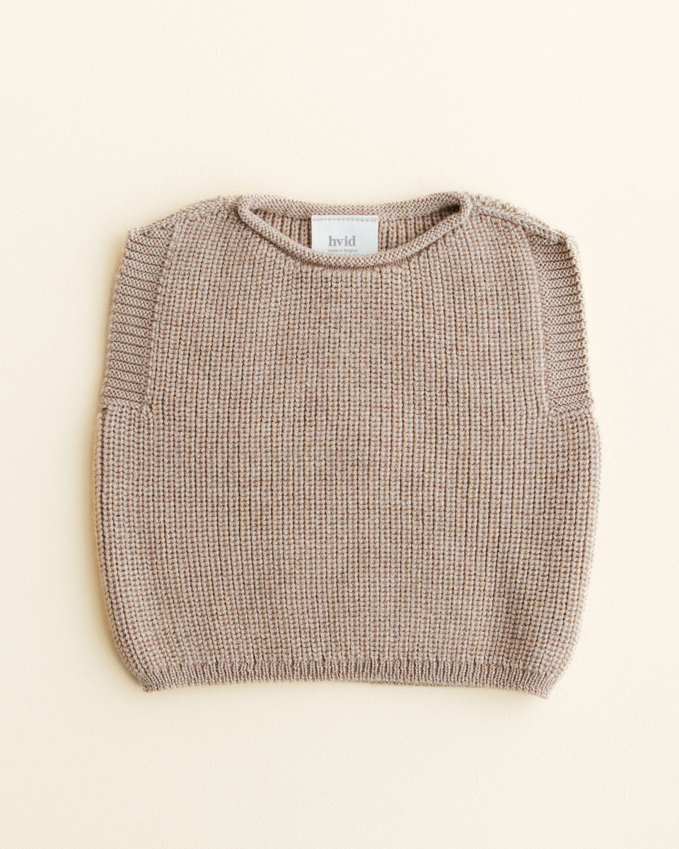 Hvid Baby Strickweste Harvey in Sand, nahtlos gestrickt aus Merinowolle