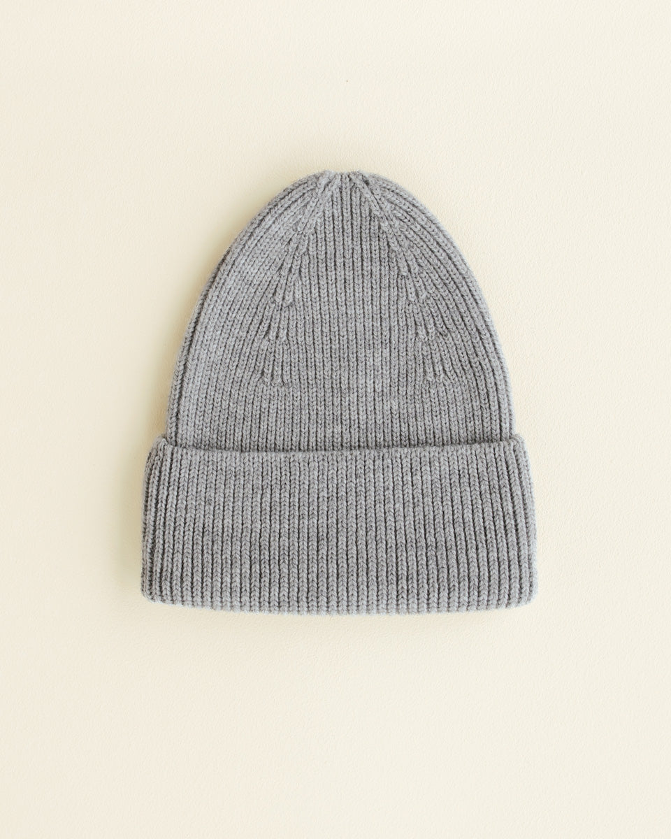 Hvid Beanie Fonzie für Erwachsene in Grau, gestrickt aus Merinowolle