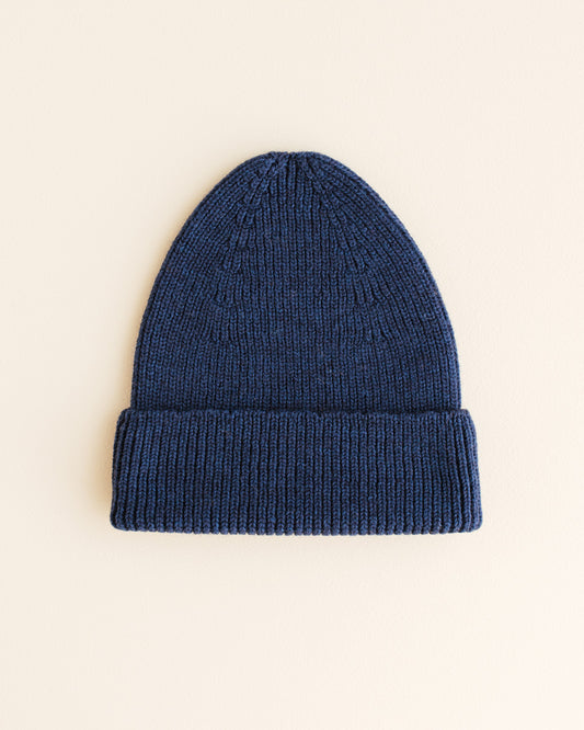 Blaue Hvid Fonzie Beanie aus Merinowolle mit breitem Umschlag