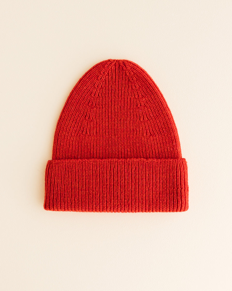 Hvid Fonzie Beanie in Red, gestrickt aus Merinowolle, erhältlich im Bärechind in Winterthur, Zürich Schweiz.